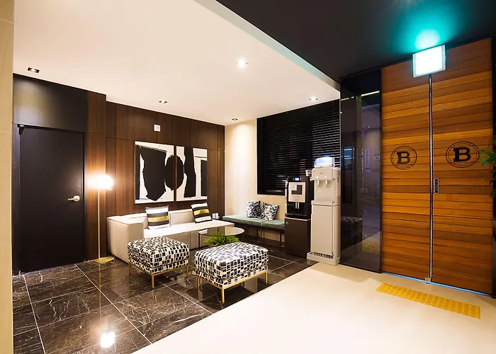 Hotel Brown Dot Station 3*