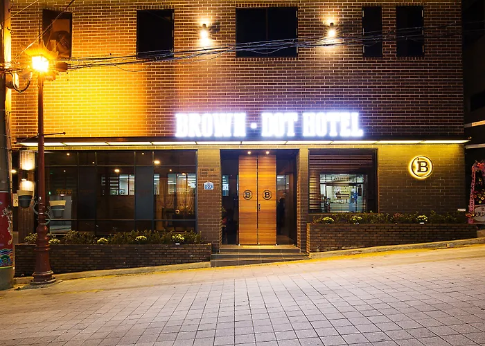 Brown Dot Station Hotel
