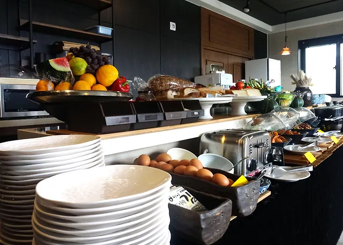 Brown Dot Station Hotel 3*