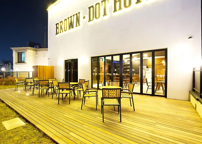 Brown Dot Station Hotel