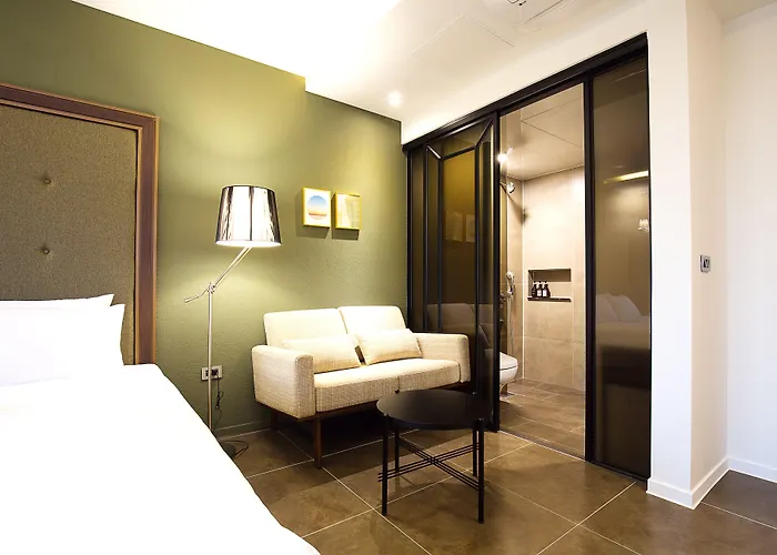 Hotel Brown Dot Station