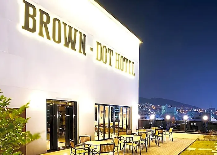 Hotel Brown Dot Station 3*