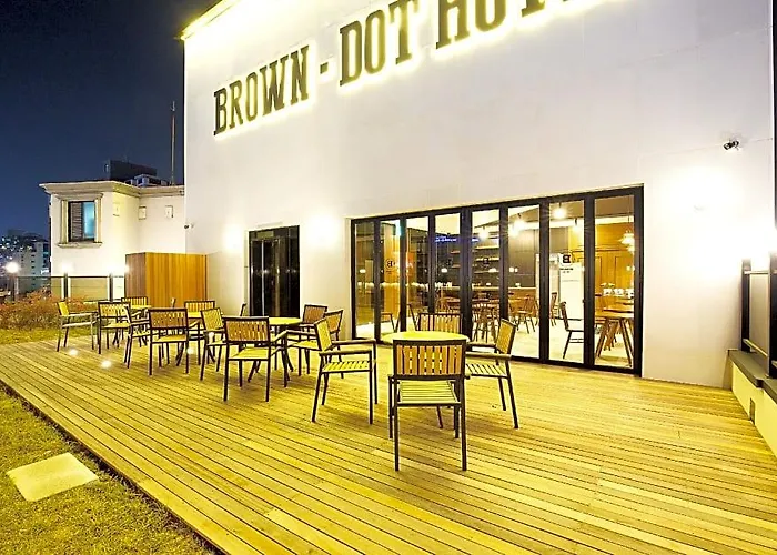 Hotel Brown Dot Station 3*
