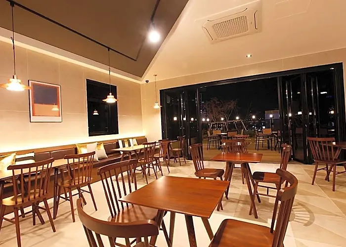 Brown Dot Station Hotel 3*
