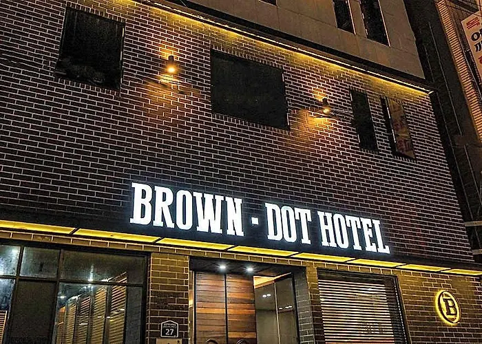 Brown Dot Station ホテル 3*