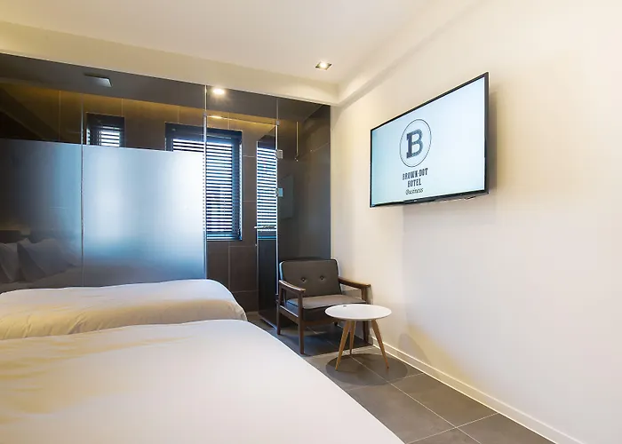 Brown Dot Station Hotel