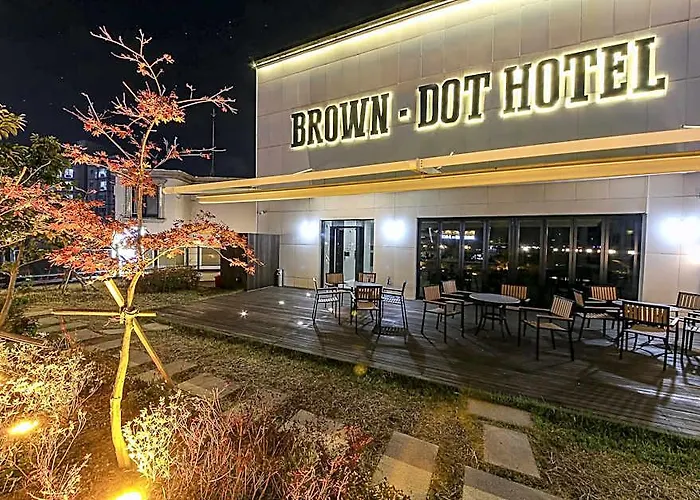 Brown Dot Station 3*