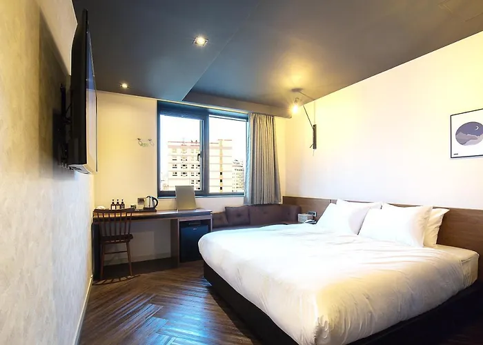 Brown Dot Station Hotel