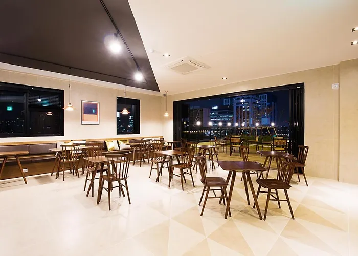 Brown Dot Station Hotel 3*