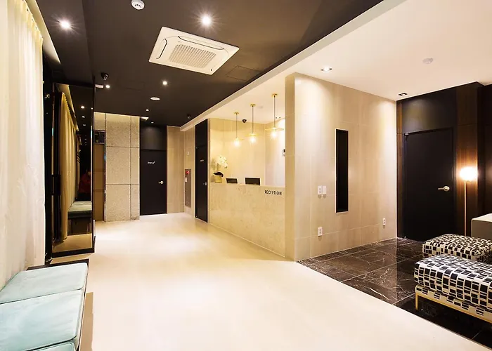 Hotel Brown Dot Station